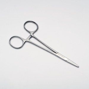 Hemostatic mosquito forceps with straight or curved tip