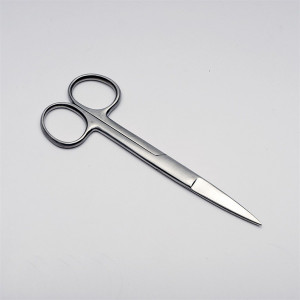 Forbice anatomica con punte acute